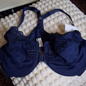 NWT Navy Lace Underwire Bra –  40 D Racer Back, Front Closure.